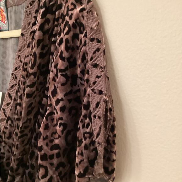 Johnny Was NWT Leopard Velvet Wrap Dress in Size Small. - Picture 6 of 11